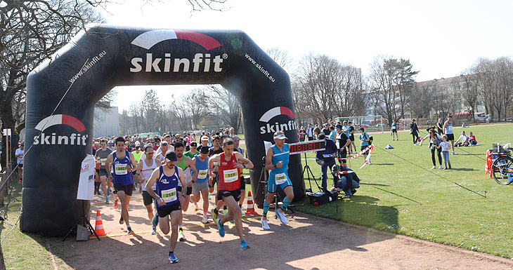 35. Forstenrieder Volkslauf 2022 am 26.03.2022 Start Halbmarathon (Foto: Martin Schmitz)